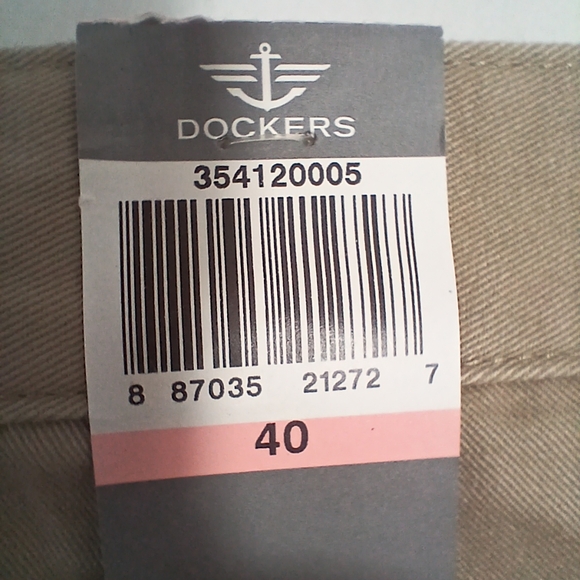 Dockers Tan Flat Front Shorts Mens Size 40 - Picture 3 of 8
